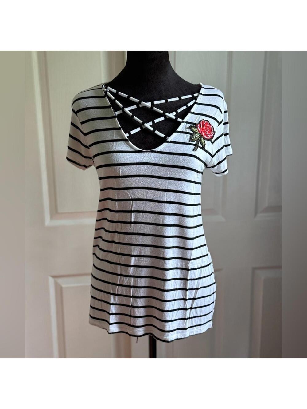 Women's Top | Short Sleeve Tee | Ardene | Size Small